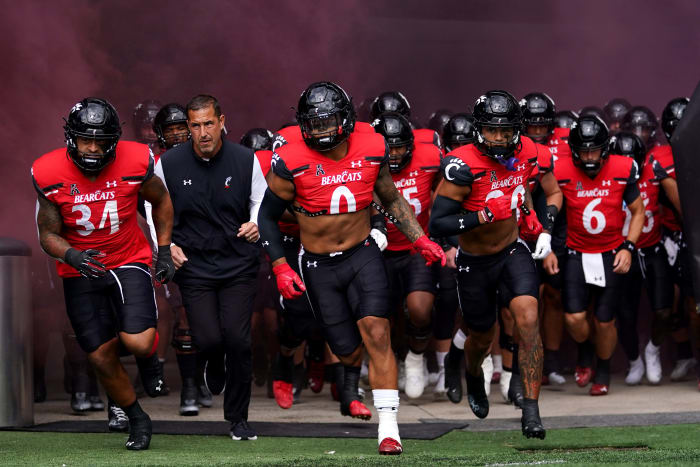 Cincinnati Bearcats head coach Luke Fickell and the Cincinnati Bearcats take the field before the first quarter of a college football game against the Indiana Hoosiers, Saturday, Sept. 24, 2022, at Nippert Stadium in Cincinnati. Ncaaf Indiana Hoosiers At Cincinnati Bearcats Sept 24 0214